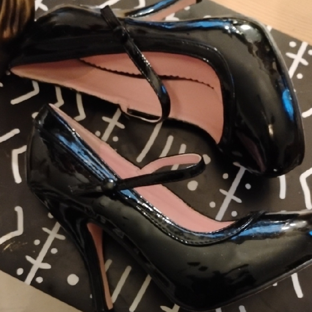 Fun 2 Fun Black Patent Leather Heels